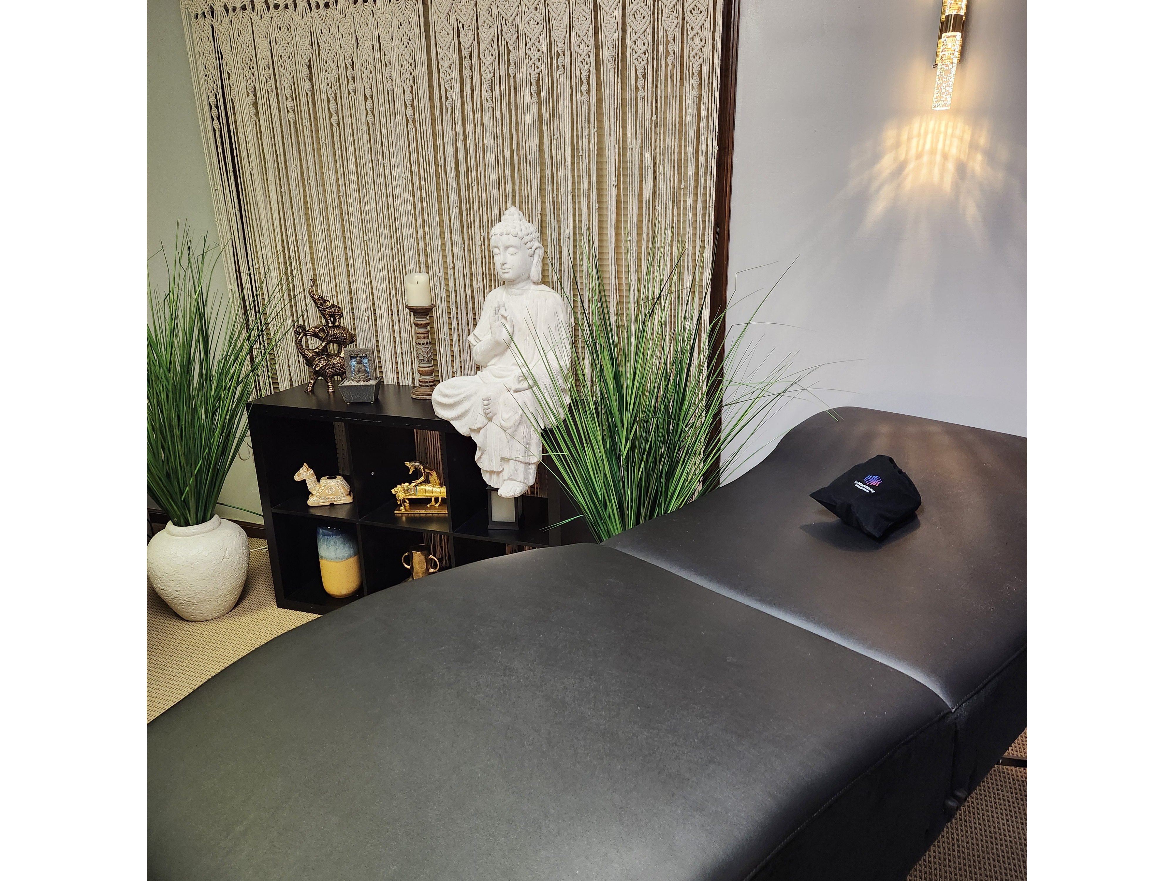 Holistic health clinic with shoud bed and calming natural décor